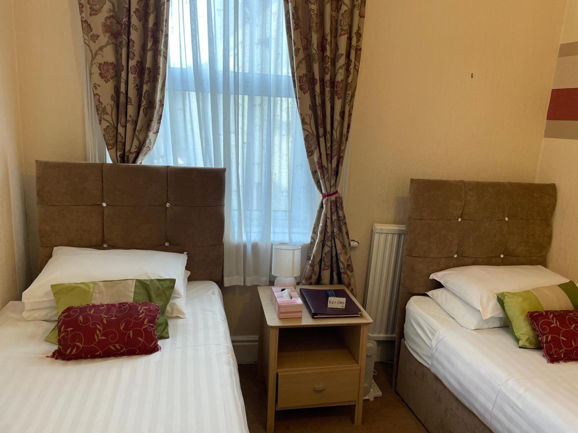 Diamonds Near Hospital Guest house 4*