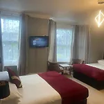 Diamonds Lodge Near York Hospital