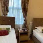 Diamonds Lodge Near York Hospital