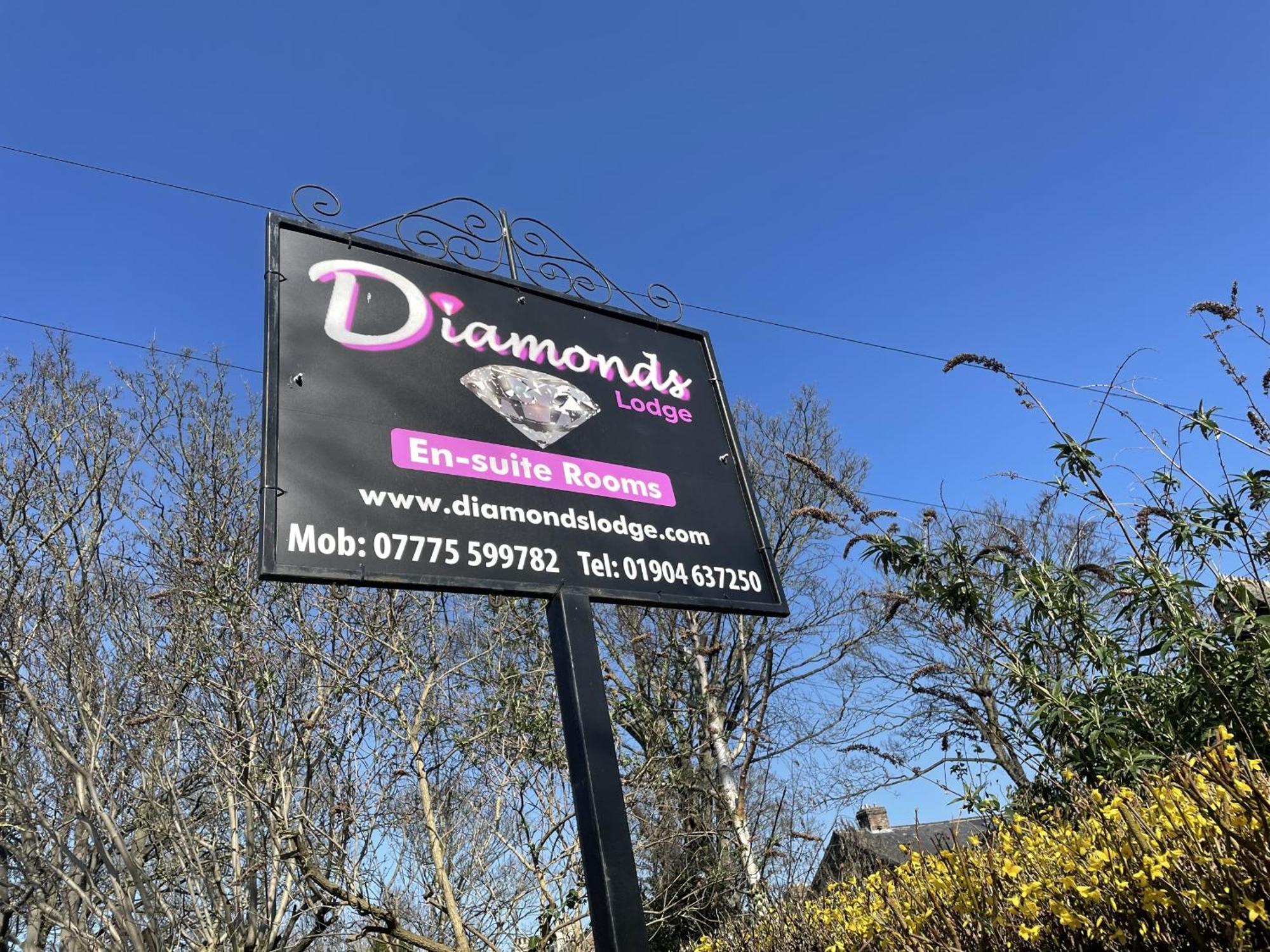 Guest house Diamonds Near Hospital York